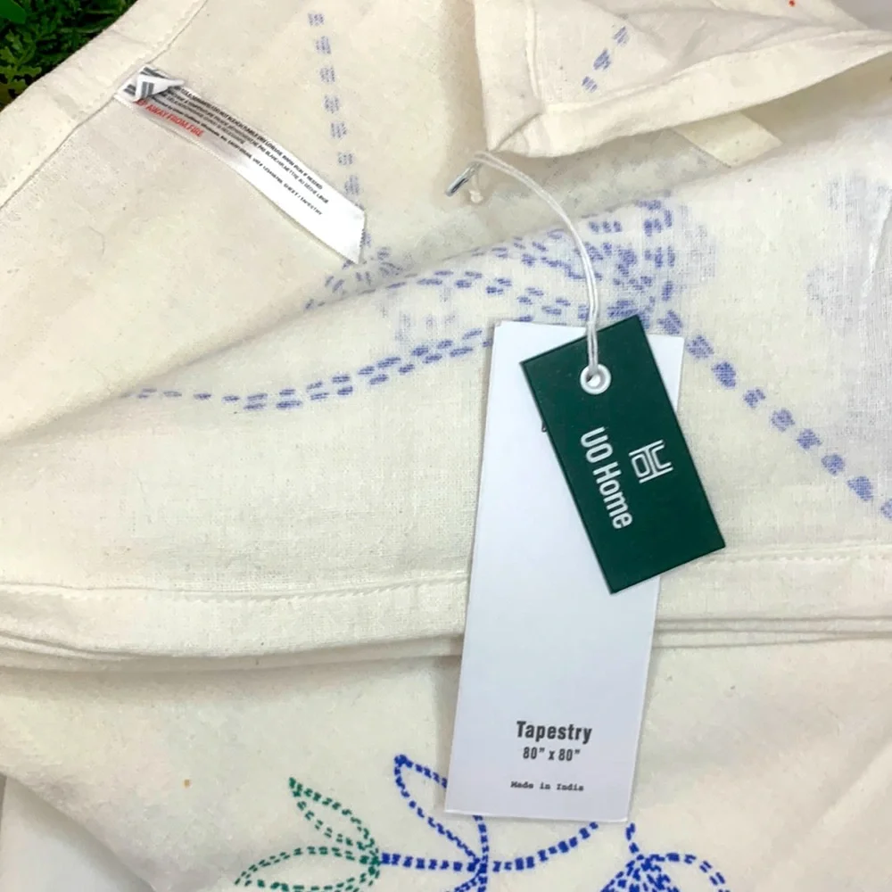 Beautiful NWT 80” x 80” URBAN OUTFITTERS 100% cotton tapestry